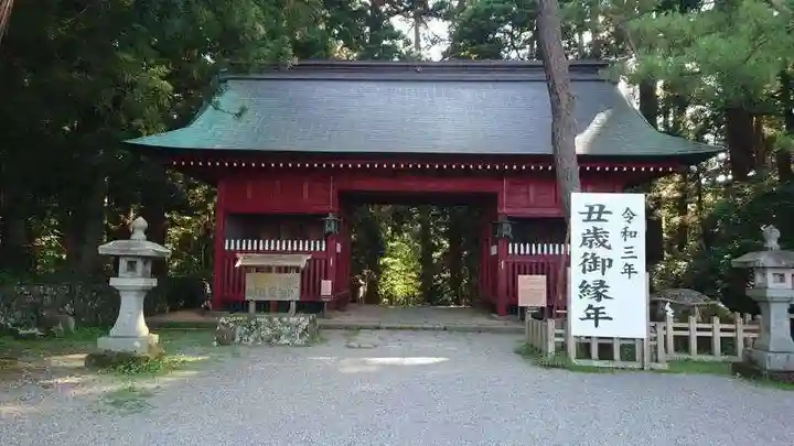 出羽神社(出羽三山神社)~三神合祭殿~の山門・神門