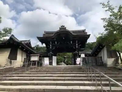 大谷祖廟の山門・神門