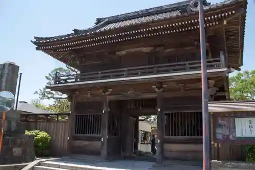 本覚寺の山門