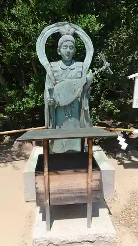 和田神社の像