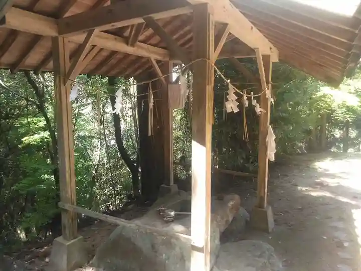 遠貴神社の手水舎