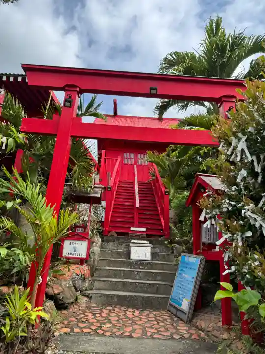 石垣宝来宝来神社の{uncategorized: "未分類", other: "その他", undefined: "問題あり", building: "その他建物", grave: "お墓", sacred_gate: "鳥居", guardian: "狛犬", statue: "像", buddha: "仏像", history: "歴史", nature: "自然", garden: "庭園", animal: "動物", pagoda: "塔", temizu: "手水舎", mountain_gate: "山門・神門", sanctuary: "本殿・本堂", subordinate: "末社・摂社", art: "芸術", scenery: "景色", jizo: "地蔵", ema: "絵馬", goshuin: "御朱印", omikuji: "おみくじ", items: "授与品その他", amulet: "お守り", goshuincho: "御朱印帳", eats: "食事", festival: "お祭り", votive_dance: "神楽", shichigosan: "七五三参", wedding: "結婚式", experience: "体験その他", initially: "初詣", around: "周辺", anti_infection: "感染症対策"}