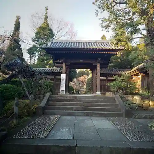 東長谷寺　薬王院の山門