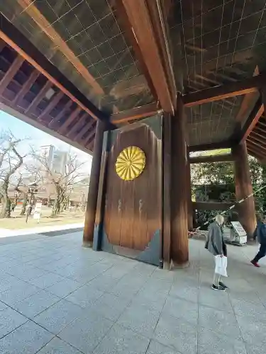靖國神社の{uncategorized: "未分類", other: "その他", undefined: "問題あり", building: "その他建物", grave: "お墓", sacred_gate: "鳥居", guardian: "狛犬", statue: "像", buddha: "仏像", history: "歴史", nature: "自然", garden: "庭園", animal: "動物", pagoda: "塔", temizu: "手水舎", mountain_gate: "山門・神門", sanctuary: "本殿・本堂", subordinate: "末社・摂社", art: "芸術", scenery: "景色", jizo: "地蔵", ema: "絵馬", goshuin: "御朱印", omikuji: "おみくじ", items: "授与品その他", amulet: "お守り", goshuincho: "御朱印帳", eats: "食事", festival: "お祭り", votive_dance: "神楽", shichigosan: "七五三参", wedding: "結婚式", experience: "体験その他", initially: "初詣", around: "周辺", anti_infection: "感染症対策"}