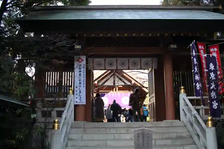 東京大神宮の山門・神門