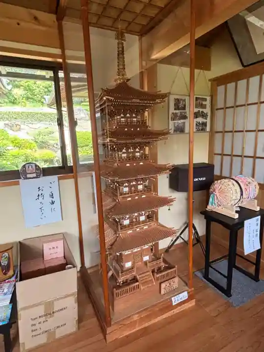 龍源院の{uncategorized: "未分類", other: "その他", undefined: "問題あり", building: "その他建物", grave: "お墓", sacred_gate: "鳥居", guardian: "狛犬", statue: "像", buddha: "仏像", history: "歴史", nature: "自然", garden: "庭園", animal: "動物", pagoda: "塔", temizu: "手水舎", mountain_gate: "山門・神門", sanctuary: "本殿・本堂", subordinate: "末社・摂社", art: "芸術", scenery: "景色", jizo: "地蔵", ema: "絵馬", goshuin: "御朱印", omikuji: "おみくじ", items: "授与品その他", amulet: "お守り", goshuincho: "御朱印帳", eats: "食事", festival: "お祭り", votive_dance: "神楽", shichigosan: "七五三参", wedding: "結婚式", experience: "体験その他", initially: "初詣", around: "周辺", anti_infection: "感染症対策"}