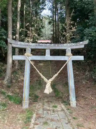 南和田星宮神社(磐裂神社)の{uncategorized: "未分類", other: "その他", undefined: "問題あり", building: "その他建物", grave: "お墓", sacred_gate: "鳥居", guardian: "狛犬", statue: "像", buddha: "仏像", history: "歴史", nature: "自然", garden: "庭園", animal: "動物", pagoda: "塔", temizu: "手水舎", mountain_gate: "山門・神門", sanctuary: "本殿・本堂", subordinate: "末社・摂社", art: "芸術", scenery: "景色", jizo: "地蔵", ema: "絵馬", goshuin: "御朱印", omikuji: "おみくじ", items: "授与品その他", amulet: "お守り", goshuincho: "御朱印帳", eats: "食事", festival: "お祭り", votive_dance: "神楽", shichigosan: "七五三参", wedding: "結婚式", experience: "体験その他", initially: "初詣", around: "周辺", anti_infection: "感染症対策"}