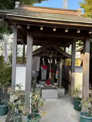 相模原氷川神社の{uncategorized: "未分類", other: "その他", undefined: "問題あり", building: "その他建物", grave: "お墓", sacred_gate: "鳥居", guardian: "狛犬", statue: "像", buddha: "仏像", history: "歴史", nature: "自然", garden: "庭園", animal: "動物", pagoda: "塔", temizu: "手水舎", mountain_gate: "山門・神門", sanctuary: "本殿・本堂", subordinate: "末社・摂社", art: "芸術", scenery: "景色", jizo: "地蔵", ema: "絵馬", goshuin: "御朱印", omikuji: "おみくじ", items: "授与品その他", amulet: "お守り", goshuincho: "御朱印帳", eats: "食事", festival: "お祭り", votive_dance: "神楽", shichigosan: "七五三参", wedding: "結婚式", experience: "体験その他", initially: "初詣", around: "周辺", anti_infection: "感染症対策"}