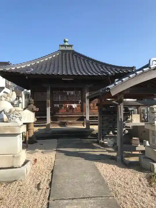 信楽寺の本殿・本堂