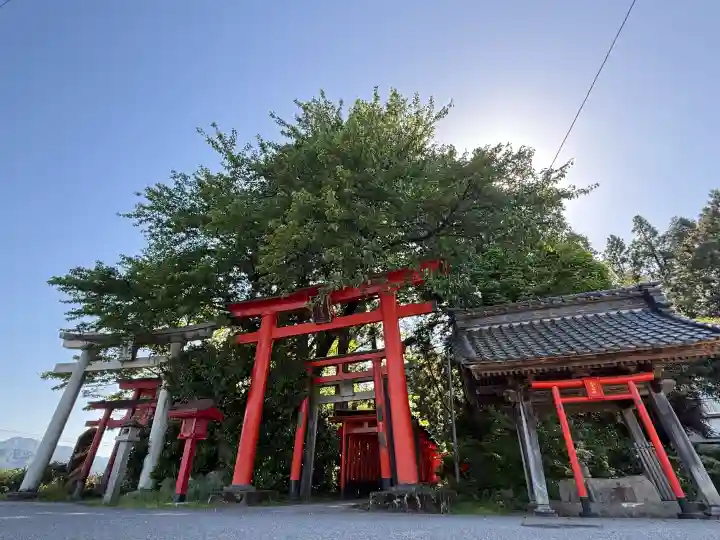 大友稲荷 奥の院の{uncategorized: "未分類", other: "その他", undefined: "問題あり", building: "その他建物", grave: "お墓", sacred_gate: "鳥居", guardian: "狛犬", statue: "像", buddha: "仏像", history: "歴史", nature: "自然", garden: "庭園", animal: "動物", pagoda: "塔", temizu: "手水舎", mountain_gate: "山門・神門", sanctuary: "本殿・本堂", subordinate: "末社・摂社", art: "芸術", scenery: "景色", jizo: "地蔵", ema: "絵馬", goshuin: "御朱印", omikuji: "おみくじ", items: "授与品その他", amulet: "お守り", goshuincho: "御朱印帳", eats: "食事", festival: "お祭り", votive_dance: "神楽", shichigosan: "七五三参", wedding: "結婚式", experience: "体験その他", initially: "初詣", around: "周辺", anti_infection: "感染症対策"}