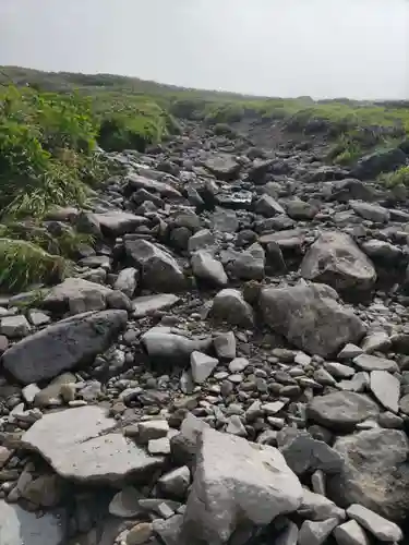 月山神社本宮の周辺