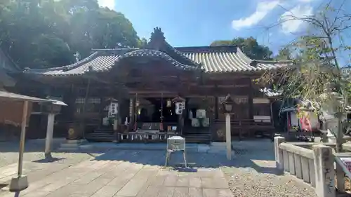 冠纓神社の本殿