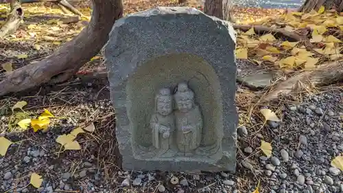 千歳神社の像