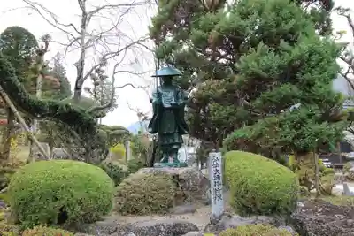 中禅寺の像