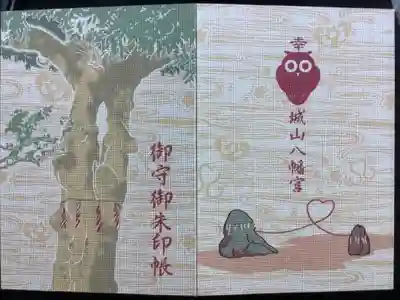 小ぶりの御朱印帳です。
直書き結構種類が多いので、早く表も裏も揃いそうです。
手触りが、何かいい…