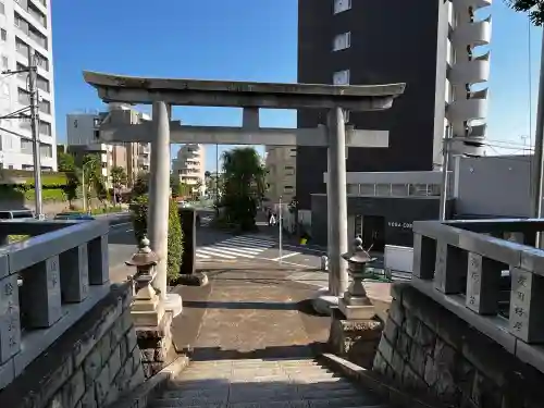 代田八幡神社の{uncategorized: "未分類", other: "その他", undefined: "問題あり", building: "その他建物", grave: "お墓", sacred_gate: "鳥居", guardian: "狛犬", statue: "像", buddha: "仏像", history: "歴史", nature: "自然", garden: "庭園", animal: "動物", pagoda: "塔", temizu: "手水舎", mountain_gate: "山門・神門", sanctuary: "本殿・本堂", subordinate: "末社・摂社", art: "芸術", scenery: "景色", jizo: "地蔵", ema: "絵馬", goshuin: "御朱印", omikuji: "おみくじ", items: "授与品その他", amulet: "お守り", goshuincho: "御朱印帳", eats: "食事", festival: "お祭り", votive_dance: "神楽", shichigosan: "七五三参", wedding: "結婚式", experience: "体験その他", initially: "初詣", around: "周辺", anti_infection: "感染症対策"}