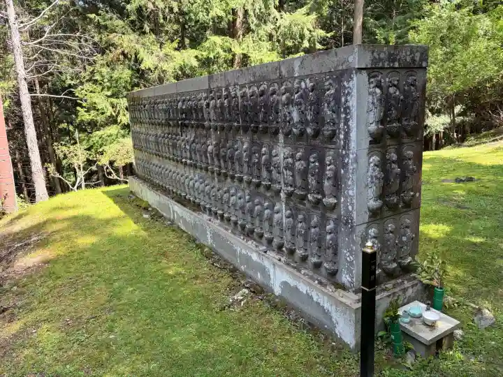 脳天大神龍王院の{uncategorized: "未分類", other: "その他", undefined: "問題あり", building: "その他建物", grave: "お墓", sacred_gate: "鳥居", guardian: "狛犬", statue: "像", buddha: "仏像", history: "歴史", nature: "自然", garden: "庭園", animal: "動物", pagoda: "塔", temizu: "手水舎", mountain_gate: "山門・神門", sanctuary: "本殿・本堂", subordinate: "末社・摂社", art: "芸術", scenery: "景色", jizo: "地蔵", ema: "絵馬", goshuin: "御朱印", omikuji: "おみくじ", items: "授与品その他", amulet: "お守り", goshuincho: "御朱印帳", eats: "食事", festival: "お祭り", votive_dance: "神楽", shichigosan: "七五三参", wedding: "結婚式", experience: "体験その他", initially: "初詣", around: "周辺", anti_infection: "感染症対策"}