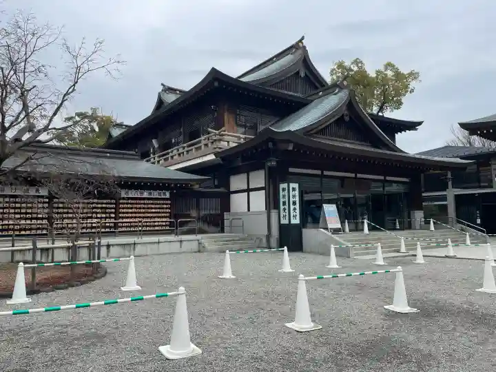寒川神社の{uncategorized: "未分類", other: "その他", undefined: "問題あり", building: "その他建物", grave: "お墓", sacred_gate: "鳥居", guardian: "狛犬", statue: "像", buddha: "仏像", history: "歴史", nature: "自然", garden: "庭園", animal: "動物", pagoda: "塔", temizu: "手水舎", mountain_gate: "山門・神門", sanctuary: "本殿・本堂", subordinate: "末社・摂社", art: "芸術", scenery: "景色", jizo: "地蔵", ema: "絵馬", goshuin: "御朱印", omikuji: "おみくじ", items: "授与品その他", amulet: "お守り", goshuincho: "御朱印帳", eats: "食事", festival: "お祭り", votive_dance: "神楽", shichigosan: "七五三参", wedding: "結婚式", experience: "体験その他", initially: "初詣", around: "周辺", anti_infection: "感染症対策"}