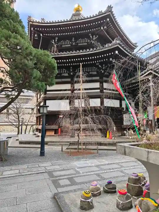 頂法寺(六角堂)の{uncategorized: "未分類", other: "その他", undefined: "問題あり", building: "その他建物", grave: "お墓", sacred_gate: "鳥居", guardian: "狛犬", statue: "像", buddha: "仏像", history: "歴史", nature: "自然", garden: "庭園", animal: "動物", pagoda: "塔", temizu: "手水舎", mountain_gate: "山門・神門", sanctuary: "本殿・本堂", subordinate: "末社・摂社", art: "芸術", scenery: "景色", jizo: "地蔵", ema: "絵馬", goshuin: "御朱印", omikuji: "おみくじ", items: "授与品その他", amulet: "お守り", goshuincho: "御朱印帳", eats: "食事", festival: "お祭り", votive_dance: "神楽", shichigosan: "七五三参", wedding: "結婚式", experience: "体験その他", initially: "初詣", around: "周辺", anti_infection: "感染症対策"}