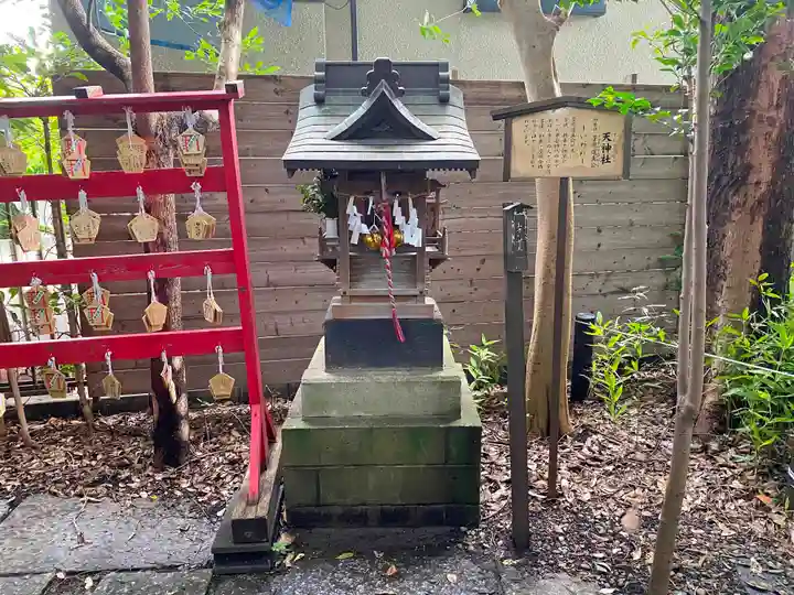 鎮守氷川神社の末社・摂社