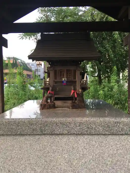 稲荷神社の本殿