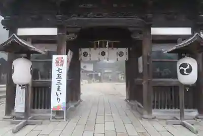 日牟禮八幡宮の山門・神門