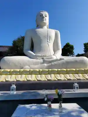 スリ・サンブッダローカ寺の仏像