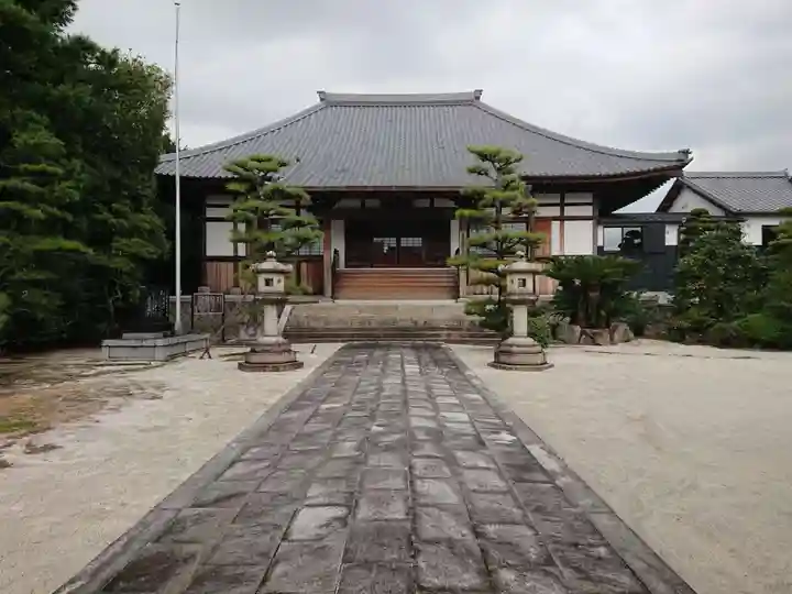 隣松寺の本殿・本堂