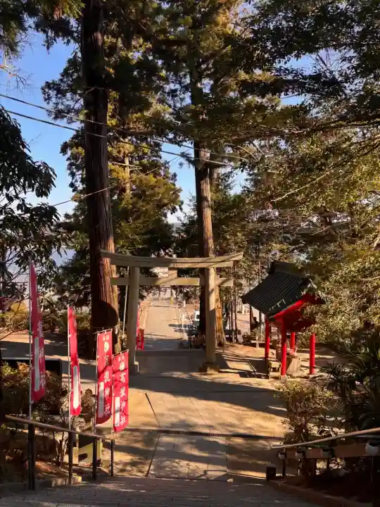 高瀧神社の{uncategorized: "未分類", other: "その他", undefined: "問題あり", building: "その他建物", grave: "お墓", sacred_gate: "鳥居", guardian: "狛犬", statue: "像", buddha: "仏像", history: "歴史", nature: "自然", garden: "庭園", animal: "動物", pagoda: "塔", temizu: "手水舎", mountain_gate: "山門・神門", sanctuary: "本殿・本堂", subordinate: "末社・摂社", art: "芸術", scenery: "景色", jizo: "地蔵", ema: "絵馬", goshuin: "御朱印", omikuji: "おみくじ", items: "授与品その他", amulet: "お守り", goshuincho: "御朱印帳", eats: "食事", festival: "お祭り", votive_dance: "神楽", shichigosan: "七五三参", wedding: "結婚式", experience: "体験その他", initially: "初詣", around: "周辺", anti_infection: "感染症対策"}