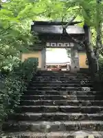 寂光院の山門・神門