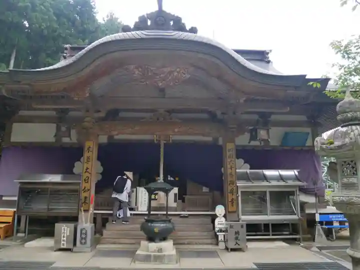 横峰寺の本殿・本堂