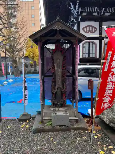 成田山札幌別院新栄寺の像