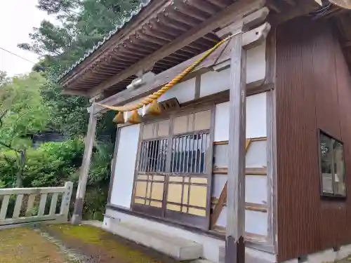 伊夜比咩神社の{uncategorized: "未分類", other: "その他", undefined: "問題あり", building: "その他建物", grave: "お墓", sacred_gate: "鳥居", guardian: "狛犬", statue: "像", buddha: "仏像", history: "歴史", nature: "自然", garden: "庭園", animal: "動物", pagoda: "塔", temizu: "手水舎", mountain_gate: "山門・神門", sanctuary: "本殿・本堂", subordinate: "末社・摂社", art: "芸術", scenery: "景色", jizo: "地蔵", ema: "絵馬", goshuin: "御朱印", omikuji: "おみくじ", items: "授与品その他", amulet: "お守り", goshuincho: "御朱印帳", eats: "食事", festival: "お祭り", votive_dance: "神楽", shichigosan: "七五三参", wedding: "結婚式", experience: "体験その他", initially: "初詣", around: "周辺", anti_infection: "感染症対策"}