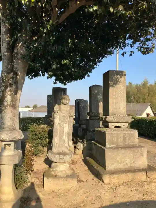 薬師如来堂の{uncategorized: "未分類", other: "その他", undefined: "問題あり", building: "その他建物", grave: "お墓", sacred_gate: "鳥居", guardian: "狛犬", statue: "像", buddha: "仏像", history: "歴史", nature: "自然", garden: "庭園", animal: "動物", pagoda: "塔", temizu: "手水舎", mountain_gate: "山門・神門", sanctuary: "本殿・本堂", subordinate: "末社・摂社", art: "芸術", scenery: "景色", jizo: "地蔵", ema: "絵馬", goshuin: "御朱印", omikuji: "おみくじ", items: "授与品その他", amulet: "お守り", goshuincho: "御朱印帳", eats: "食事", festival: "お祭り", votive_dance: "神楽", shichigosan: "七五三参", wedding: "結婚式", experience: "体験その他", initially: "初詣", around: "周辺", anti_infection: "感染症対策"}
