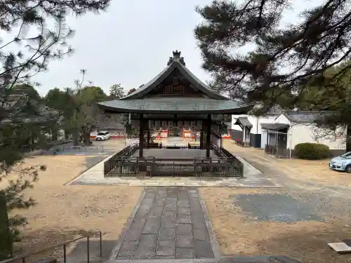 新日吉神宮の{uncategorized: "未分類", other: "その他", undefined: "問題あり", building: "その他建物", grave: "お墓", sacred_gate: "鳥居", guardian: "狛犬", statue: "像", buddha: "仏像", history: "歴史", nature: "自然", garden: "庭園", animal: "動物", pagoda: "塔", temizu: "手水舎", mountain_gate: "山門・神門", sanctuary: "本殿・本堂", subordinate: "末社・摂社", art: "芸術", scenery: "景色", jizo: "地蔵", ema: "絵馬", goshuin: "御朱印", omikuji: "おみくじ", items: "授与品その他", amulet: "お守り", goshuincho: "御朱印帳", eats: "食事", festival: "お祭り", votive_dance: "神楽", shichigosan: "七五三参", wedding: "結婚式", experience: "体験その他", initially: "初詣", around: "周辺", anti_infection: "感染症対策"}