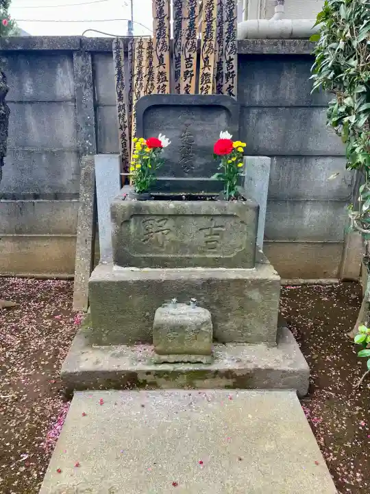 長運寺の{uncategorized: "未分類", other: "その他", undefined: "問題あり", building: "その他建物", grave: "お墓", sacred_gate: "鳥居", guardian: "狛犬", statue: "像", buddha: "仏像", history: "歴史", nature: "自然", garden: "庭園", animal: "動物", pagoda: "塔", temizu: "手水舎", mountain_gate: "山門・神門", sanctuary: "本殿・本堂", subordinate: "末社・摂社", art: "芸術", scenery: "景色", jizo: "地蔵", ema: "絵馬", goshuin: "御朱印", omikuji: "おみくじ", items: "授与品その他", amulet: "お守り", goshuincho: "御朱印帳", eats: "食事", festival: "お祭り", votive_dance: "神楽", shichigosan: "七五三参", wedding: "結婚式", experience: "体験その他", initially: "初詣", around: "周辺", anti_infection: "感染症対策"}