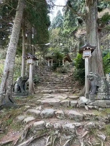 真山神社の{uncategorized: "未分類", other: "その他", undefined: "問題あり", building: "その他建物", grave: "お墓", sacred_gate: "鳥居", guardian: "狛犬", statue: "像", buddha: "仏像", history: "歴史", nature: "自然", garden: "庭園", animal: "動物", pagoda: "塔", temizu: "手水舎", mountain_gate: "山門・神門", sanctuary: "本殿・本堂", subordinate: "末社・摂社", art: "芸術", scenery: "景色", jizo: "地蔵", ema: "絵馬", goshuin: "御朱印", omikuji: "おみくじ", items: "授与品その他", amulet: "お守り", goshuincho: "御朱印帳", eats: "食事", festival: "お祭り", votive_dance: "神楽", shichigosan: "七五三参", wedding: "結婚式", experience: "体験その他", initially: "初詣", around: "周辺", anti_infection: "感染症対策"}