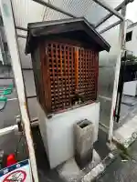 祠(地蔵)の{uncategorized: "未分類", other: "その他", undefined: "問題あり", building: "その他建物", grave: "お墓", sacred_gate: "鳥居", guardian: "狛犬", statue: "像", buddha: "仏像", history: "歴史", nature: "自然", garden: "庭園", animal: "動物", pagoda: "塔", temizu: "手水舎", mountain_gate: "山門・神門", sanctuary: "本殿・本堂", subordinate: "末社・摂社", art: "芸術", scenery: "景色", jizo: "地蔵", ema: "絵馬", goshuin: "御朱印", omikuji: "おみくじ", items: "授与品その他", amulet: "お守り", goshuincho: "御朱印帳", eats: "食事", festival: "お祭り", votive_dance: "神楽", shichigosan: "七五三参", wedding: "結婚式", experience: "体験その他", initially: "初詣", around: "周辺", anti_infection: "感染症対策"}