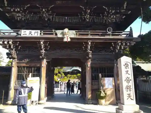 題経寺（柴又帝釈天）の山門