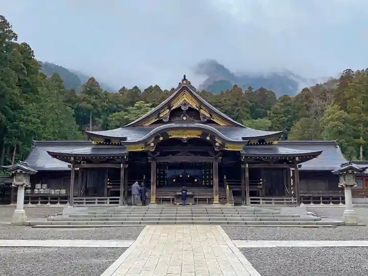 彌彦神社の本殿・本堂