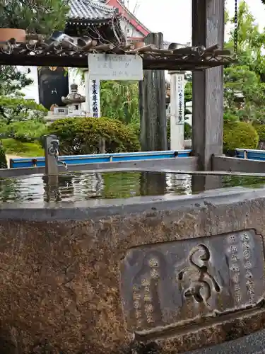井戸寺の手水舎