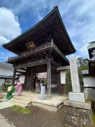 弘経寺の山門