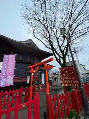 鴻神社の{uncategorized: "未分類", other: "その他", undefined: "問題あり", building: "その他建物", grave: "お墓", sacred_gate: "鳥居", guardian: "狛犬", statue: "像", buddha: "仏像", history: "歴史", nature: "自然", garden: "庭園", animal: "動物", pagoda: "塔", temizu: "手水舎", mountain_gate: "山門・神門", sanctuary: "本殿・本堂", subordinate: "末社・摂社", art: "芸術", scenery: "景色", jizo: "地蔵", ema: "絵馬", goshuin: "御朱印", omikuji: "おみくじ", items: "授与品その他", amulet: "お守り", goshuincho: "御朱印帳", eats: "食事", festival: "お祭り", votive_dance: "神楽", shichigosan: "七五三参", wedding: "結婚式", experience: "体験その他", initially: "初詣", around: "周辺", anti_infection: "感染症対策"}