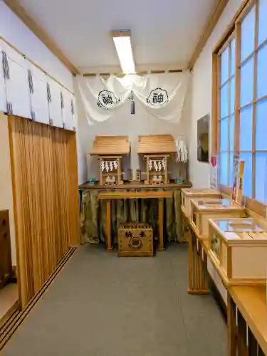 剣神社の{uncategorized: "未分類", other: "その他", undefined: "問題あり", building: "その他建物", grave: "お墓", sacred_gate: "鳥居", guardian: "狛犬", statue: "像", buddha: "仏像", history: "歴史", nature: "自然", garden: "庭園", animal: "動物", pagoda: "塔", temizu: "手水舎", mountain_gate: "山門・神門", sanctuary: "本殿・本堂", subordinate: "末社・摂社", art: "芸術", scenery: "景色", jizo: "地蔵", ema: "絵馬", goshuin: "御朱印", omikuji: "おみくじ", items: "授与品その他", amulet: "お守り", goshuincho: "御朱印帳", eats: "食事", festival: "お祭り", votive_dance: "神楽", shichigosan: "七五三参", wedding: "結婚式", experience: "体験その他", initially: "初詣", around: "周辺", anti_infection: "感染症対策"}