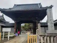 引接寺の山門