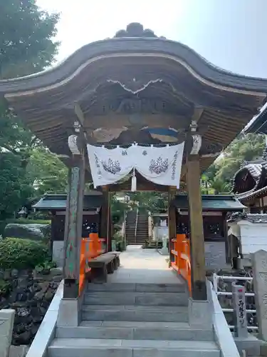 八坂寺の山門