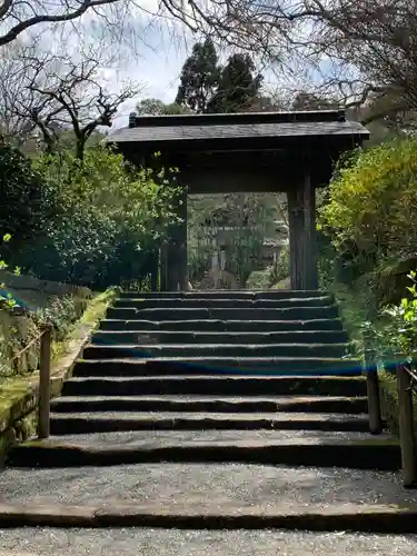 明月院の山門・神門