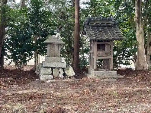十二神社の{uncategorized: "未分類", other: "その他", undefined: "問題あり", building: "その他建物", grave: "お墓", sacred_gate: "鳥居", guardian: "狛犬", statue: "像", buddha: "仏像", history: "歴史", nature: "自然", garden: "庭園", animal: "動物", pagoda: "塔", temizu: "手水舎", mountain_gate: "山門・神門", sanctuary: "本殿・本堂", subordinate: "末社・摂社", art: "芸術", scenery: "景色", jizo: "地蔵", ema: "絵馬", goshuin: "御朱印", omikuji: "おみくじ", items: "授与品その他", amulet: "お守り", goshuincho: "御朱印帳", eats: "食事", festival: "お祭り", votive_dance: "神楽", shichigosan: "七五三参", wedding: "結婚式", experience: "体験その他", initially: "初詣", around: "周辺", anti_infection: "感染症対策"}