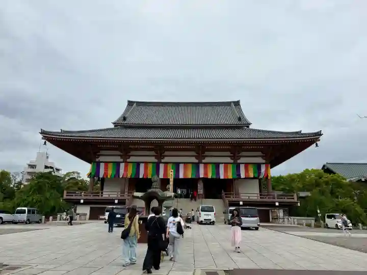 西新井大師総持寺の{uncategorized: "未分類", other: "その他", undefined: "問題あり", building: "その他建物", grave: "お墓", sacred_gate: "鳥居", guardian: "狛犬", statue: "像", buddha: "仏像", history: "歴史", nature: "自然", garden: "庭園", animal: "動物", pagoda: "塔", temizu: "手水舎", mountain_gate: "山門・神門", sanctuary: "本殿・本堂", subordinate: "末社・摂社", art: "芸術", scenery: "景色", jizo: "地蔵", ema: "絵馬", goshuin: "御朱印", omikuji: "おみくじ", items: "授与品その他", amulet: "お守り", goshuincho: "御朱印帳", eats: "食事", festival: "お祭り", votive_dance: "神楽", shichigosan: "七五三参", wedding: "結婚式", experience: "体験その他", initially: "初詣", around: "周辺", anti_infection: "感染症対策"}