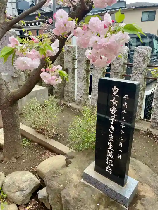出世稲荷神社の{uncategorized: "未分類", other: "その他", undefined: "問題あり", building: "その他建物", grave: "お墓", sacred_gate: "鳥居", guardian: "狛犬", statue: "像", buddha: "仏像", history: "歴史", nature: "自然", garden: "庭園", animal: "動物", pagoda: "塔", temizu: "手水舎", mountain_gate: "山門・神門", sanctuary: "本殿・本堂", subordinate: "末社・摂社", art: "芸術", scenery: "景色", jizo: "地蔵", ema: "絵馬", goshuin: "御朱印", omikuji: "おみくじ", items: "授与品その他", amulet: "お守り", goshuincho: "御朱印帳", eats: "食事", festival: "お祭り", votive_dance: "神楽", shichigosan: "七五三参", wedding: "結婚式", experience: "体験その他", initially: "初詣", around: "周辺", anti_infection: "感染症対策"}